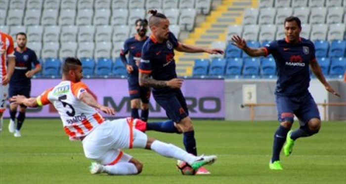 90+2'de attı! Başakşehir zirvede pes etmiyor!