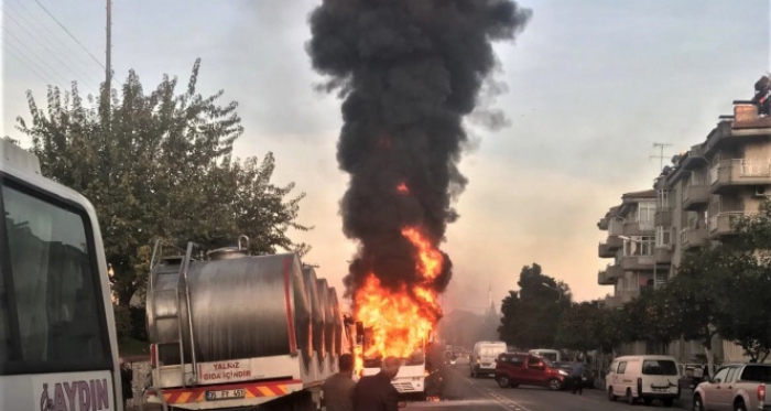 Alev alan öğrenci servisi bomba gibi patladı