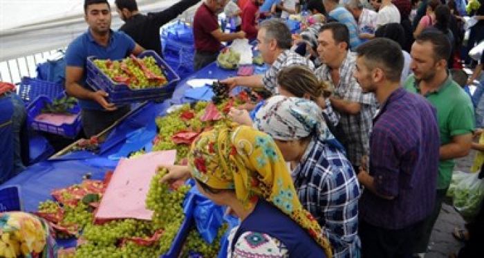 Alışverişe gidenler şoke oldu! Pazarı satın aldı!