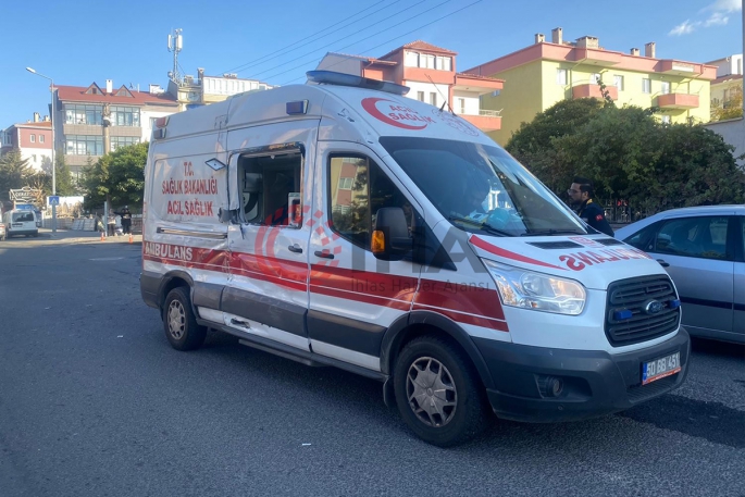 Ambulans ile halk otobüsü çarpıştı: 4 yaralı