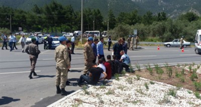 Askerleri taşıyan midibüs kaza yaptı: 25 yaralı