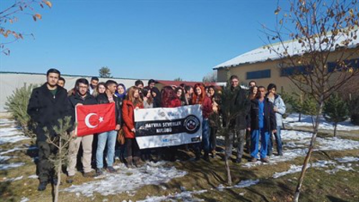 Atatürk Üniversitesi Hayvan Severler Kulübü’nden Hayvan Barınağına ziyaret