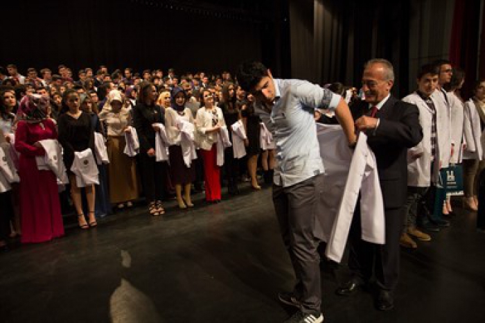 Atatürk Üniversitesi’nde 14 Mart Tıp Bayramı ve geleneksel önlük giydirme töreni