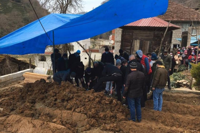 Aynı aileden 9'uncu kişi korona virüs nedeniyle hayatını kaybetti