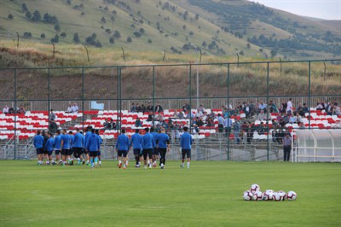 B.B. Erzurumspor’un antrenmanına yoğun ilgi