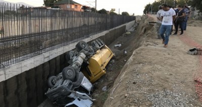 Baba ile oğlu feci kaza ayırdı