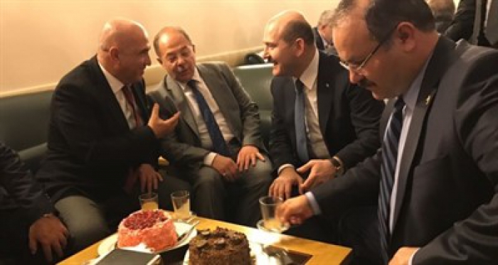 Bakan'a Meclis'te doğum günü sürprizi!