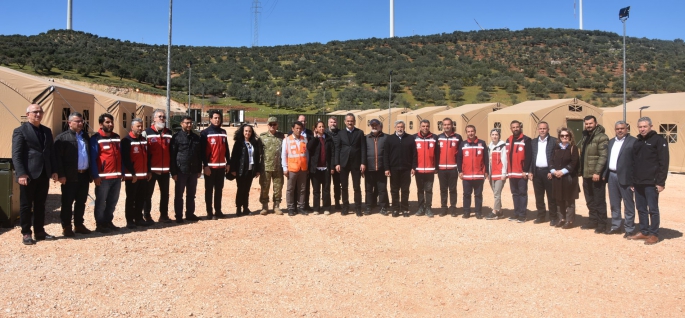 BAKAN ÖZER, HATAY'DA NATO ÇADIR KENTTE İNCELEMELERDE BULUNDU