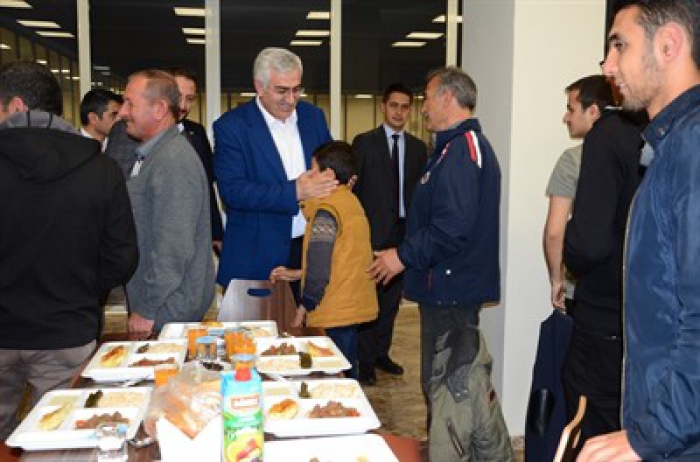 Başkan Bulutlar, Ak Parti teşkilatına iftar yemeği verdi