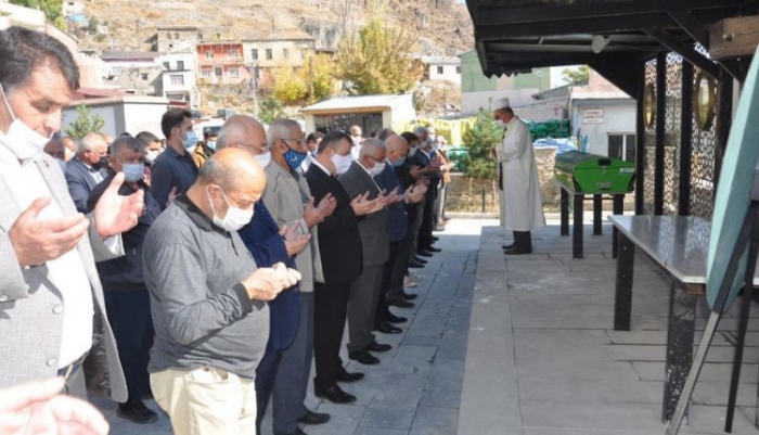 Başkan Dölekli, kardeşini son yolculuğuna uğurladı