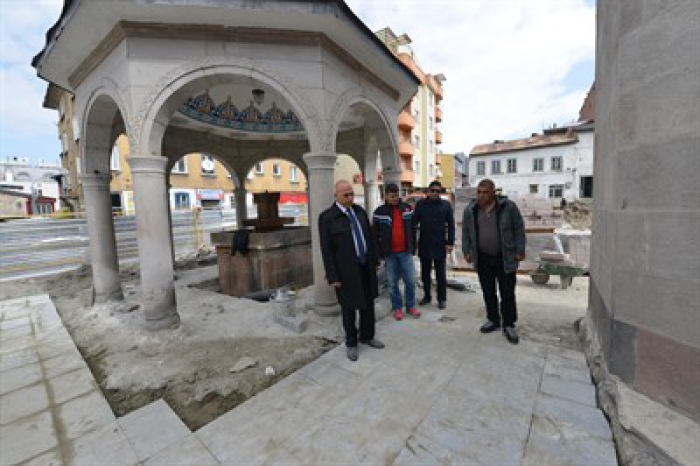 Başkan Korkut'tan Murat Paşa Kent Meydanına ince zevk ayarı