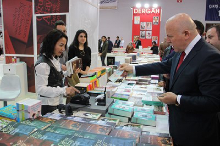 Başkan Sekmen’den 5. Doğu Anadolu Kitap Fuarı’na ziyaret