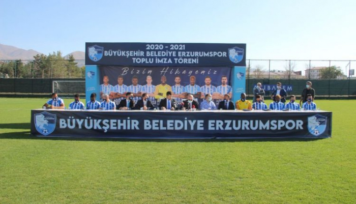 BB Erzurumspor 9 yeni futbolcuya toplu imza töreni düzenledi