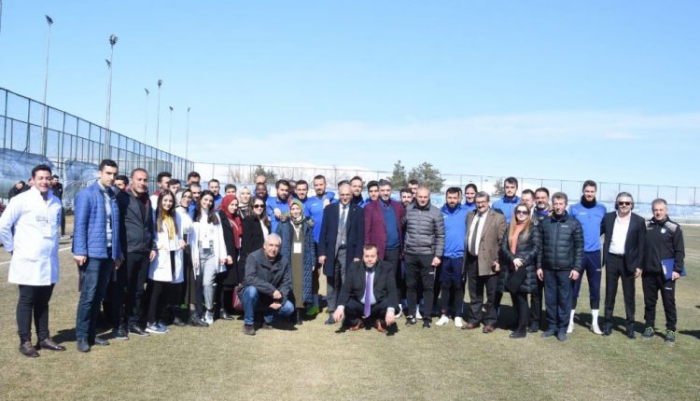 BB Erzurumspor teknik heyet ve futbolculara tatlı ikramında bulundular