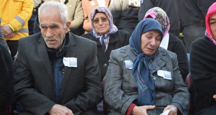 Böyle veda etti gözünü hiç ayırmadı