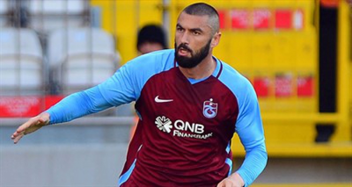 Burak Yılmaz'ın içinde bulunduğu lüks araç kaza yaptı