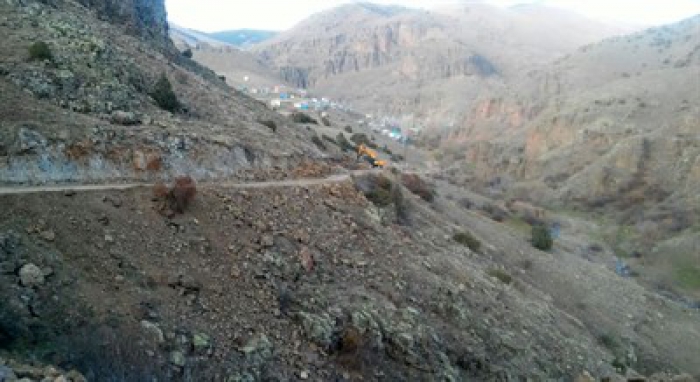 Büyükşehir dağ-taş demeden yol yapıyor