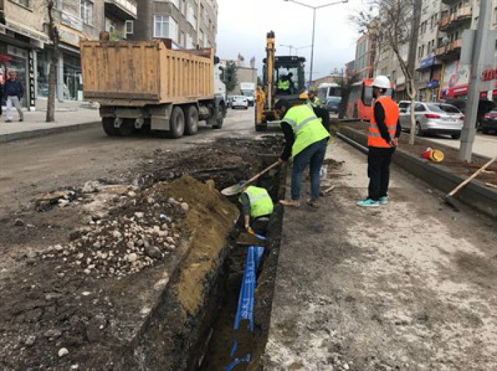 Büyükşehir içme suyu şebeke yenileme çalışmalarına devam ediyor