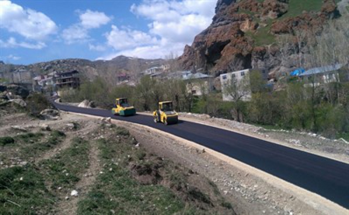 Büyükşehir kırsalda da yol yapıyor