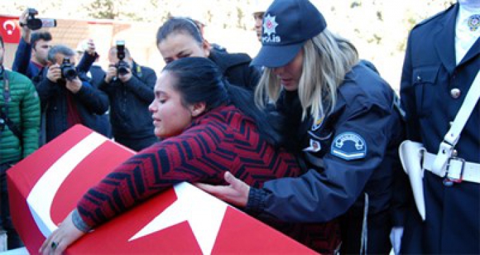 Cenaze töreninde ilginç olay! 'Abim' diye ağladı işin aslı bakın ne çıktı!