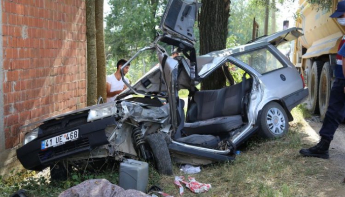 Cenaze törenine giderken feci kazada canından oldu