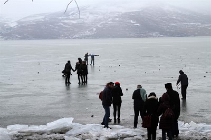 Çıldır Gölü'nde atlı kızaklar sezonu açamadı 