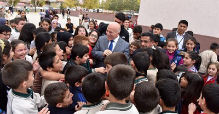 Çocuklardan Başkan Sekmen’e sevgi seli