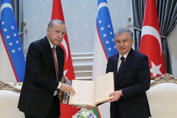 Cumhurbaşkanı Erdoğan ile Özbekistan Cumhurbaşkanı Mirziyoyev heyetler arası görüşme gerçekleştirdi