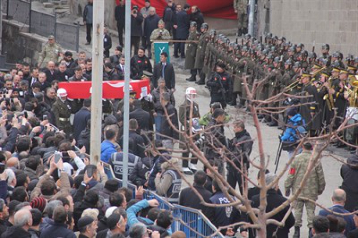 – Cumhurbaşkanı Erdoğan, şehit teğmenin cenaze törenine katıldı