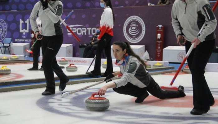 Curling Süper Lig müsabakaları 95 sporcunun katılımıyla Erzurum’da başladı