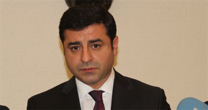 Demirtaş'ın avukatı cezaevine bakın neyi sokmaya çalıştı!