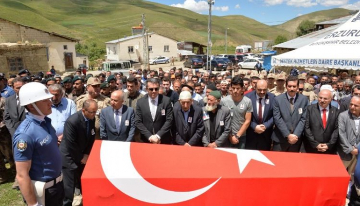 Denizde boğulan polis memuru memleketi Erzurum’da toprağa verildi 