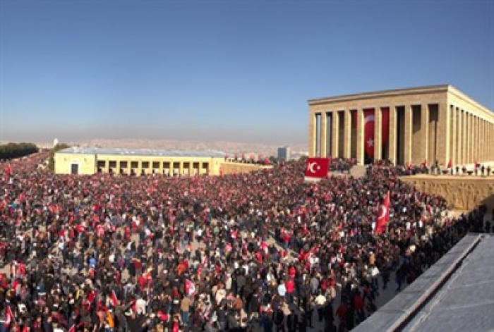 Devlet erkanı Ata'nın huzurunda