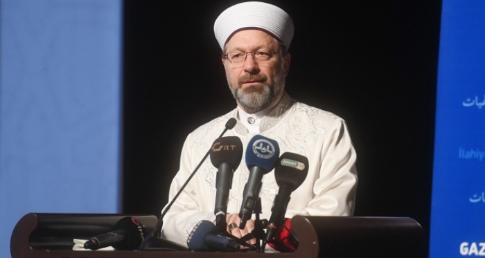 Diyanet İşleri Başkanı Erbaş: ‘Cami ve mescitlerde cemaatle namaza ara verildi’