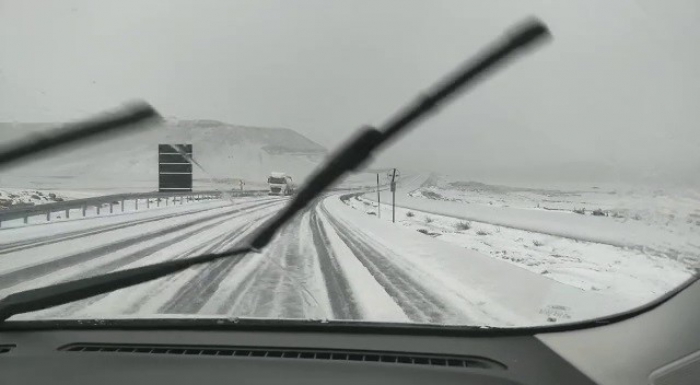 Doğu Anadolu’da kar sürücülere zor anlar yaşattı