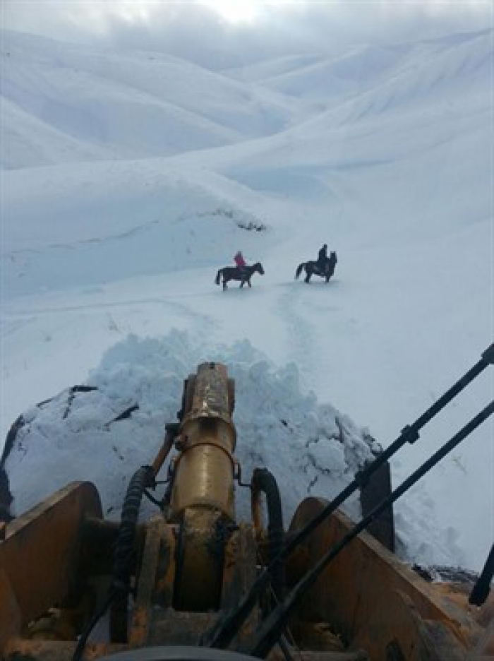 Doğu'da kapalı köy yolları açılıyor