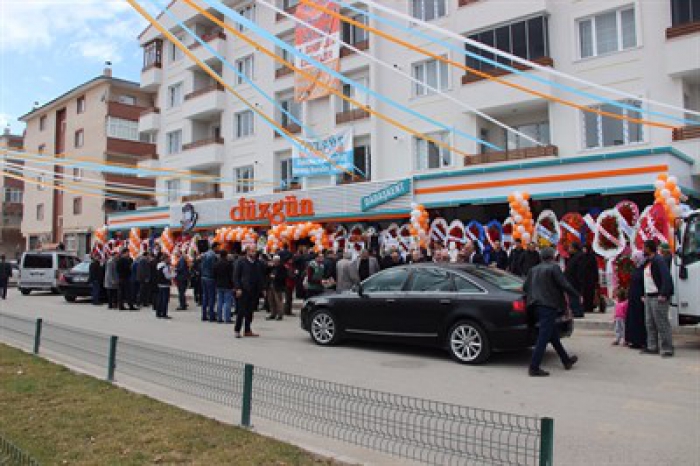 Düzgün marketler 14. Şubesine Dadaşkent’te açtı