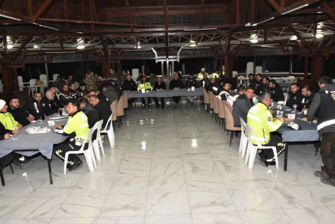 Emniyet Genel Müdürü Mehmet Aktaş Ramazan Ayı’nın İlk Sahurunda Deprem Bölgesindeki Polislerimiz İle Bir Araya Geldi