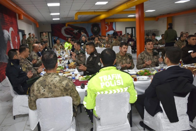 Emniyet Genel Müdürü Mehmet Aktaş Sahur Programında Kahramanlarımızla Bir Araya Geldi