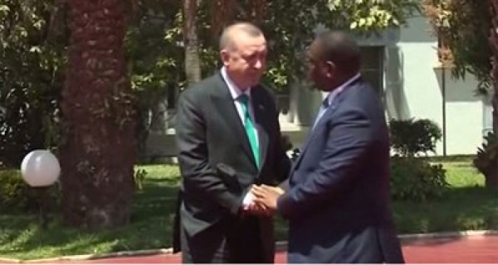 Erdoğan Senegal’de resmi törenle karşılandı!