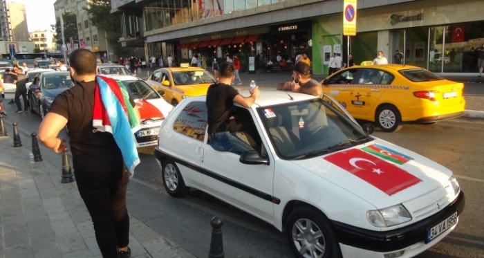 Ermenistan’ın saldırısı Taksim Meydan’da protesto edildi