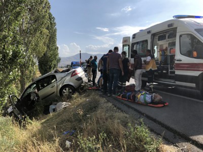 Erzincan Erzurum Yolunca Feci kaza 2 Ölü 3 Yaralı