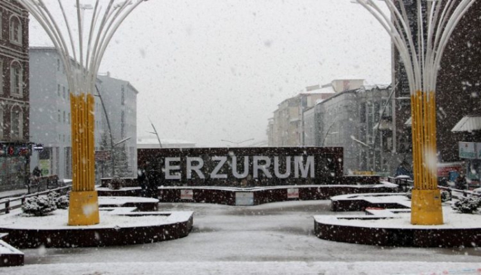 Erzurum’a Nisan’da kar yağdı