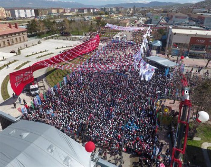 Erzurum’da 1 Mayıs coşkusu havadan görüntülendi