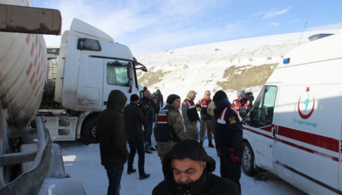 Erzurum’da 10 araç birbirine girdi: 1 ölü, çok sayıda yaralı var