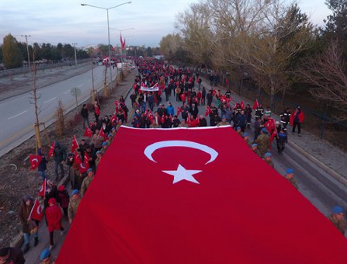 Erzurum'da 10 binler ecdadın anısına tabyalara yürüdü