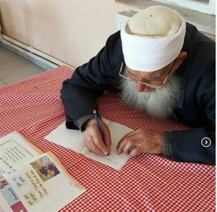 Erzurum'da 87 yaşında okuma yazma öğreniyor 