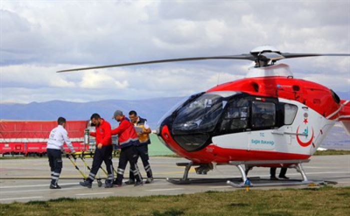 Erzurum'da ambulans helikopter'de yeni doğan bebeğe umut oldu