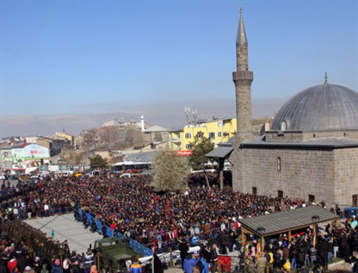 Erzurum’da binler, şehidini son yolculuğuna uğurladı