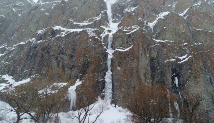 Erzurum’da buz şelalesine nefes kesen tırmanış